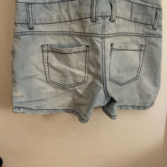 Chic Denim Button-Up Romper Noble - Picture 6 of 9